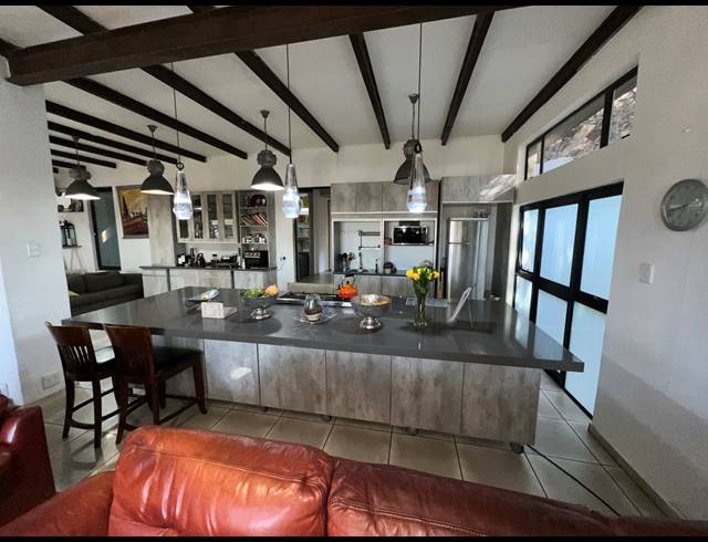 5 BEDROOM HOUSE FOR SALE IN QUELLERINA